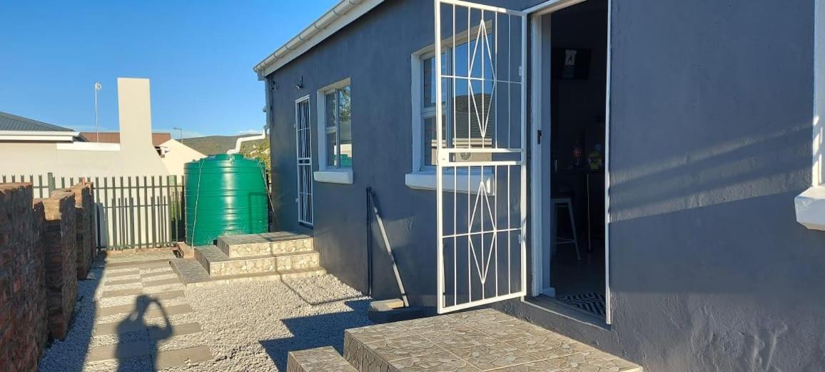 Ferienwohnung Tj Self-Catering Graaff-Reinet Exterior foto