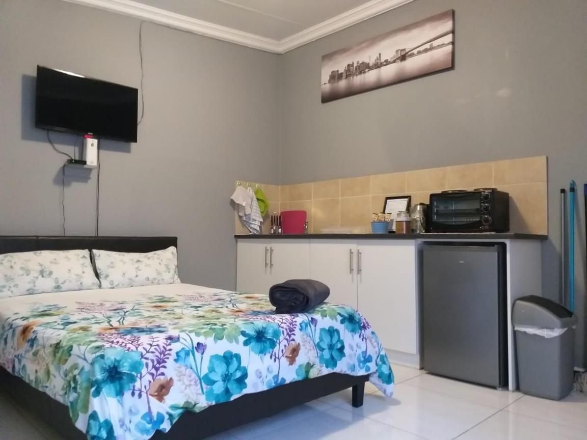 Ferienwohnung Tj Self-Catering Graaff-Reinet Zimmer foto