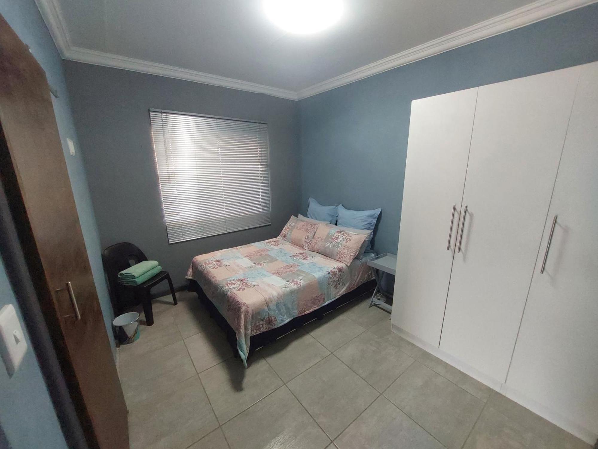 Ferienwohnung Tj Self-Catering Graaff-Reinet Zimmer foto